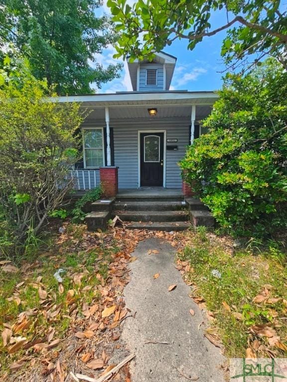 doorway to property featuring a porch