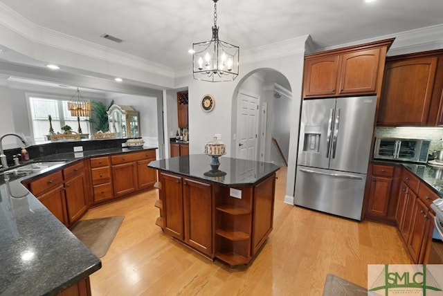 1104 River Oaks Dr Unit 1104, Richmond Hill, GA 31324 - kitchen featuring stainless steel fridge, arched walkways, a sink, a chandelier, and a kitchen island