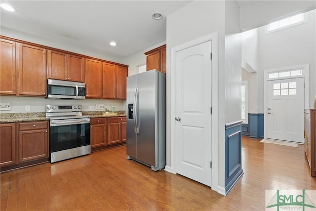 17 Olde Gate Ct, Pooler, GA 31322 - kitchen featuring stainless steel appliances, brown cabinets, wood finished floors, plenty of natural light, and recessed lighting