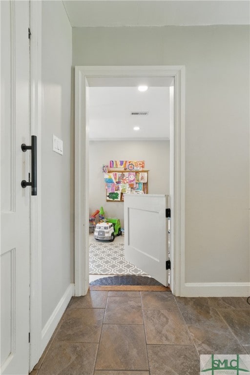 entryway featuring baseboards