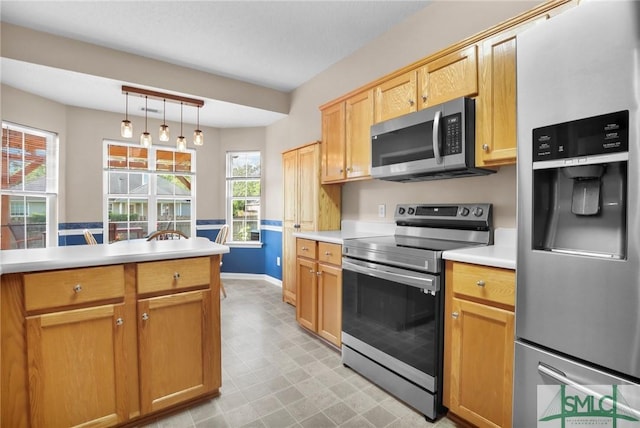 113 Taylor Ct, Richmond Hill, GA 31324 - kitchen featuring stainless steel appliances, light countertops, decorative light fixtures, and baseboards