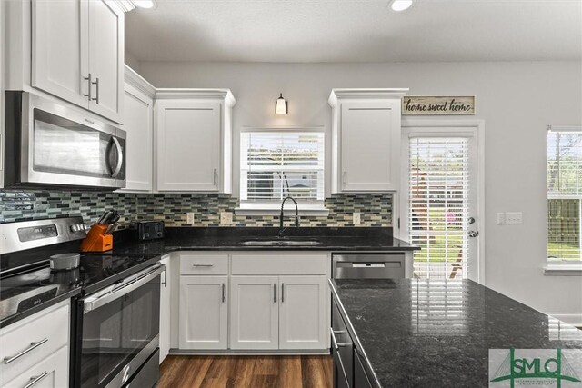 110 Richmond Pass Cir, Midway, GA 31320 - kitchen with stainless steel appliances, a sink, decorative backsplash, white cabinets, and recessed lighting