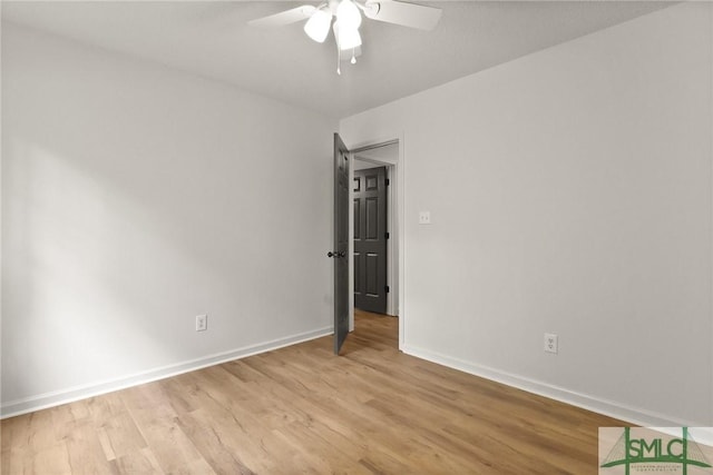 unfurnished bedroom featuring light wood-type flooring, baseboards, and a ceiling fan