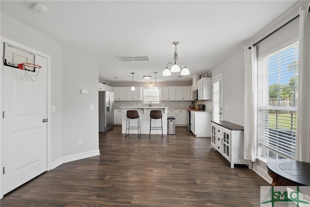 309 Nashview Trl, Allenhurst, GA 31301 - kitchen featuring appliances with stainless steel finishes, plenty of natural light, a center island, and a breakfast bar area