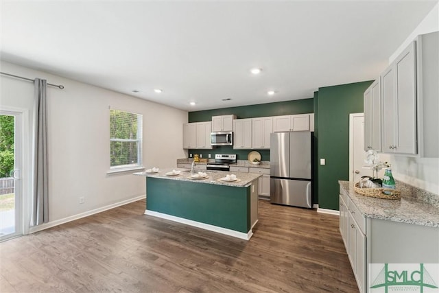 238 Sage Field Dr, Rincon, GA 31326 - kitchen featuring appliances with stainless steel finishes, dark wood-style floors, baseboards, an island with sink, and recessed lighting