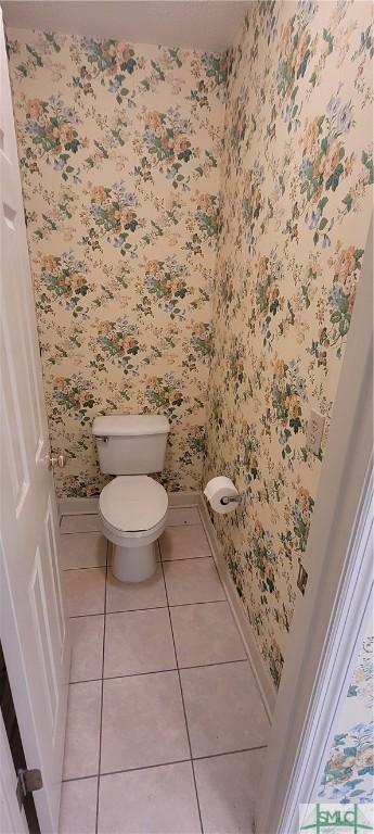 131 Farringdon Cir, Savannah, GA 31410 - bathroom with wallpapered walls, toilet, tile patterned flooring, and baseboards