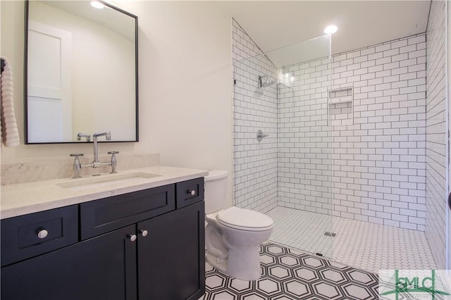 456 Port St, Savannah, GA 31401 - bathroom featuring toilet, tiled shower, and vanity