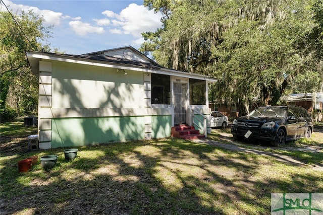 3808 Elmdale Ave, Savannah, GA 31405 - view of front facade featuring a front lawn