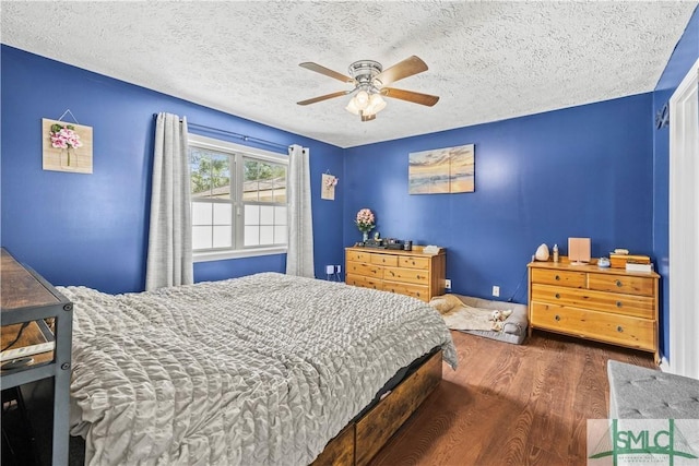 81 Quail Ln, Richmond Hill, GA 31324 - bedroom featuring wood finished floors, a textured ceiling, and a ceiling fan