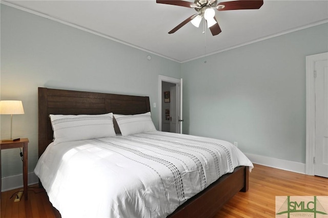 405 E 55th St, Savannah, GA 31405 - bedroom with crown molding, light wood-type flooring, baseboards, and a ceiling fan