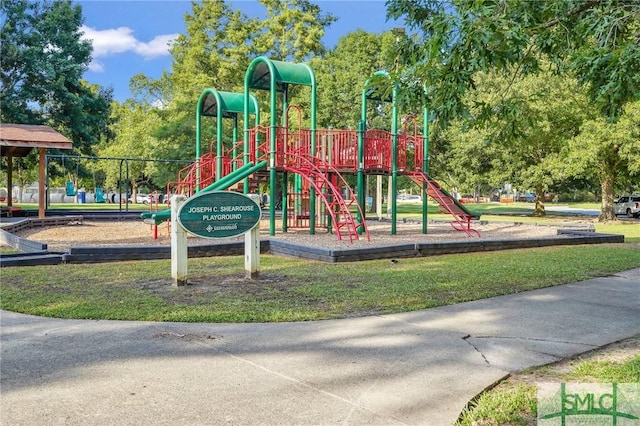 405 E 55th St, Savannah, GA 31405 - view of communal playground