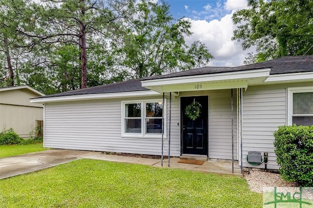 105 Pointe S Dr, Hinesville, GA 31313 - entrance to property featuring a yard and roof with shingles