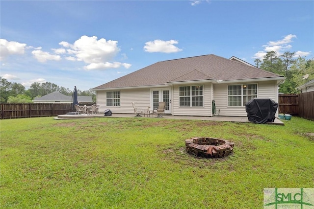 21 Carlisle Ln, Savannah, GA 31419 - back of property featuring an outdoor fire pit and a patio area
