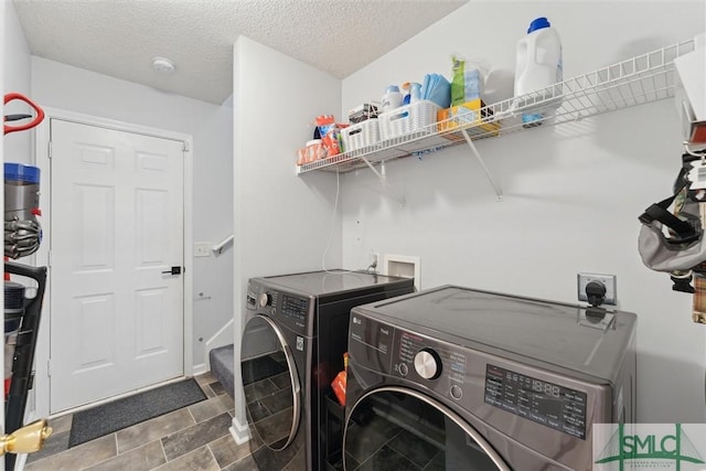 21 Carlisle Ln, Savannah, GA 31419 - laundry area with independent washer and dryer and a textured ceiling