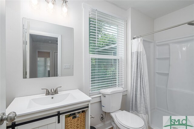 full bathroom with toilet, curtained shower, and vanity