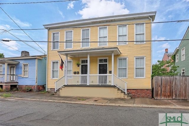546548 E Huntingdon St, Savannah, GA 31401 - multi unit property with a porch and fence