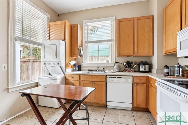 546548 E Huntingdon St, Savannah, GA 31401 - kitchen featuring white appliances, estacked washer and dryer, a sink, and light countertops