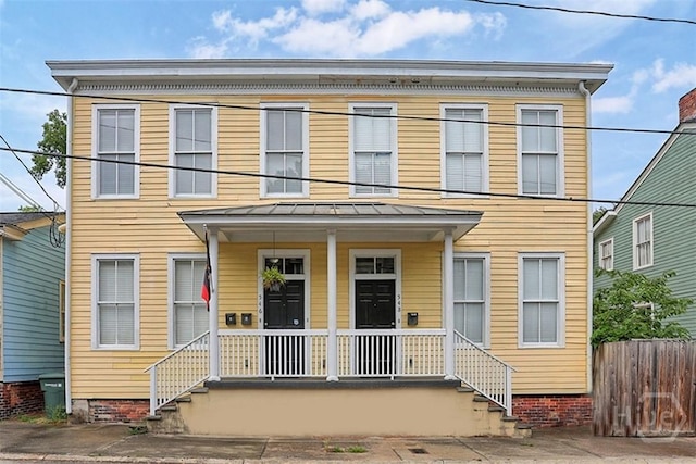 546548 E Huntingdon St, Savannah, GA 31401 - multi unit property featuring a porch, a standing seam roof, fence, and metal roof