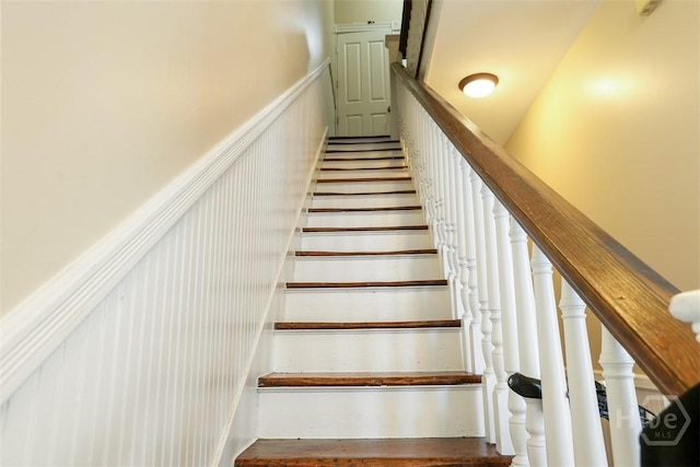 546548 E Huntingdon St, Savannah, GA 31401 - view of stairway