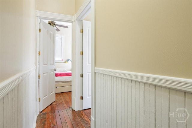 546548 E Huntingdon St, Savannah, GA 31401 - hall featuring a wainscoted wall and hardwood / wood-style floors