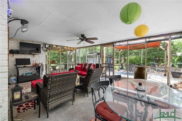 sunroom with outdoor lounge area, ceiling fan, and outdoor dining space