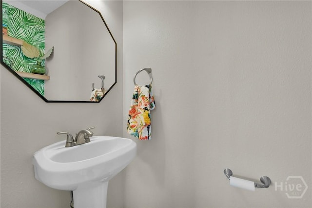 2 Mclaughlin Ct, Savannah, GA 31419 - bathroom featuring a sink