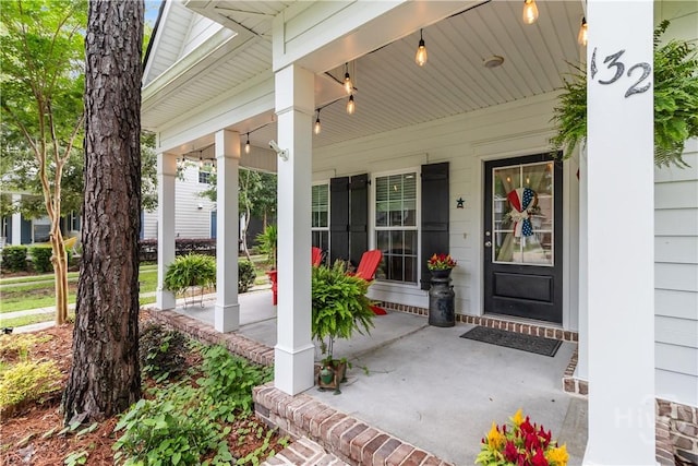 property entrance featuring a porch