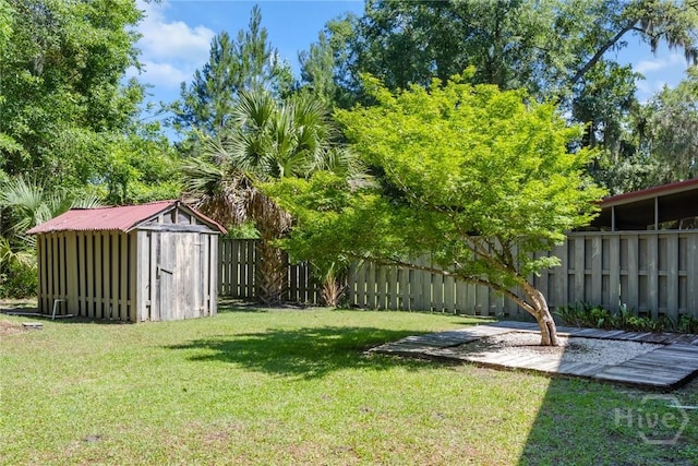 2402 Easy St, Savannah, GA 31406 - view of yard with a storage shed and an outdoor structure