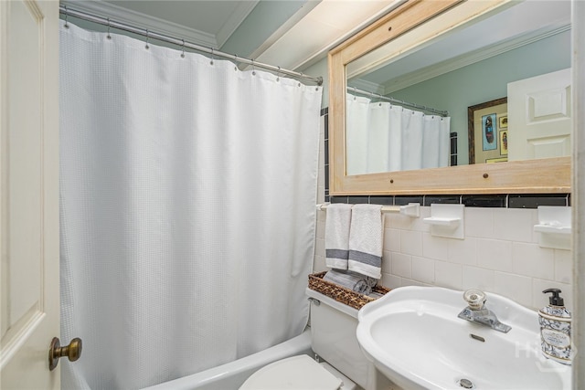 2014 Colonial Dr, Savannah, GA 31406 - full bathroom featuring a sink, tile walls, shower / bathtub combination with curtain, tasteful backsplash, and toilet