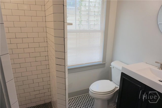 514-516 E Hall St, Savannah, GA 31401 - bathroom with tiled shower, toilet, and vanity