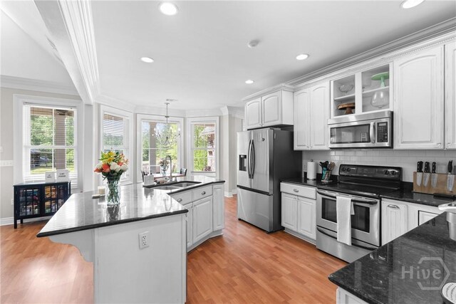 784 Ebenezer Rd, Rincon, GA 31326 - kitchen featuring appliances with stainless steel finishes, a sink, crown molding, baseboards, and light wood finished floors