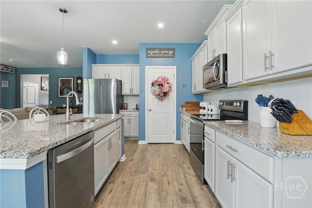 203 Merganser Dr, Pooler, GA 31322 - kitchen featuring stainless steel appliances, a sink, decorative backsplash, light wood finished floors, and recessed lighting