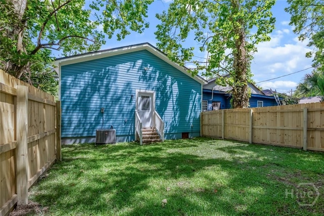 17 Nelson St, Savannah, GA 31415 - rear view of house featuring entry steps and central AC
