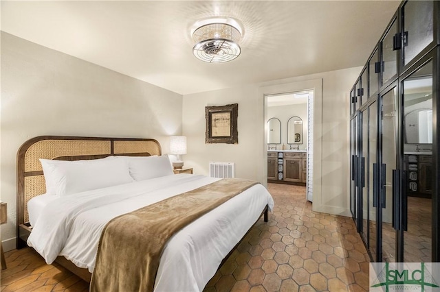 102 E 38th St, Savannah, GA 31401 - bedroom with ensuite bath
