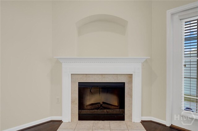 450 Canyon Oak Loop, Richmond Hill, GA 31324 - detailed view of a tiled fireplace and baseboards