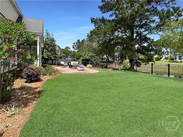 view of yard featuring a patio