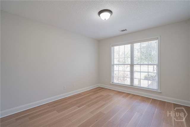 110 Pembroke Pl, Pembroke, GA 31321 - unfurnished room featuring light wood-type flooring, baseboards, and a textured ceiling