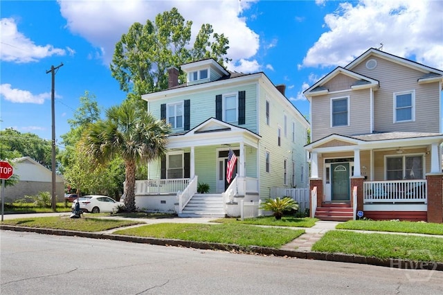 835 E Duffy St, Savannah, GA 31401 - american foursquare style home with covered porch and a front lawn