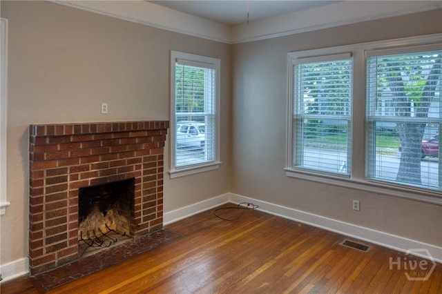 126 E 53rd St, Savannah, GA 31405 - unfurnished living room with dark wood-style floors, baseboards, and plenty of natural light