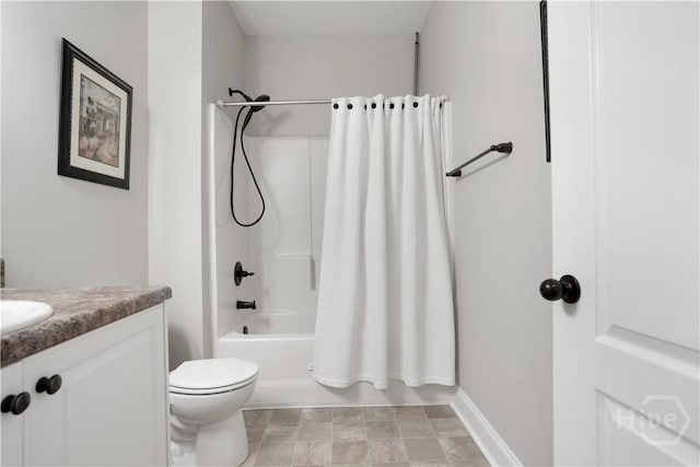 full bath with shower / bath combo with shower curtain, vanity, and toilet