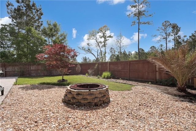 view of yard featuring an outdoor fire pit