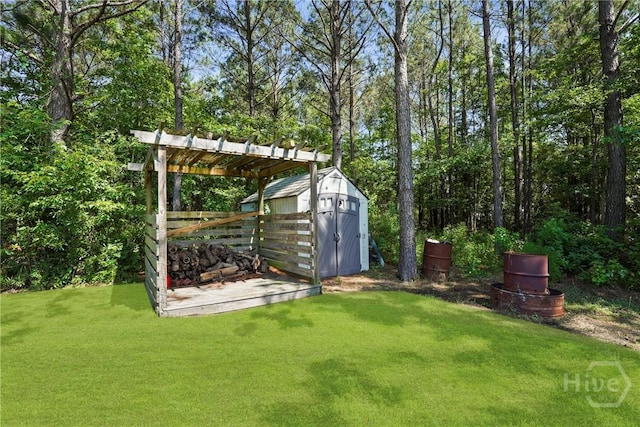 306 Madison Oaks Dr, Rincon, GA 31326 - view of grassy yard featuring a shed, an outdoor structure, and a pergola