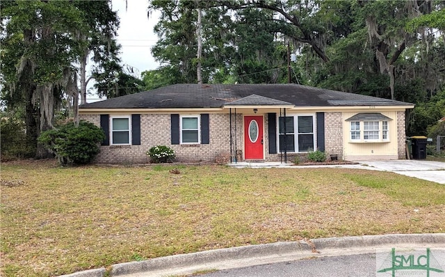 single story home featuring brick siding and a front yard