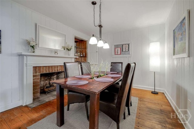 3600 Abercorn St, Savannah, GA 31405 - dining area with light wood-style flooring, baseboards, and a decorative wall