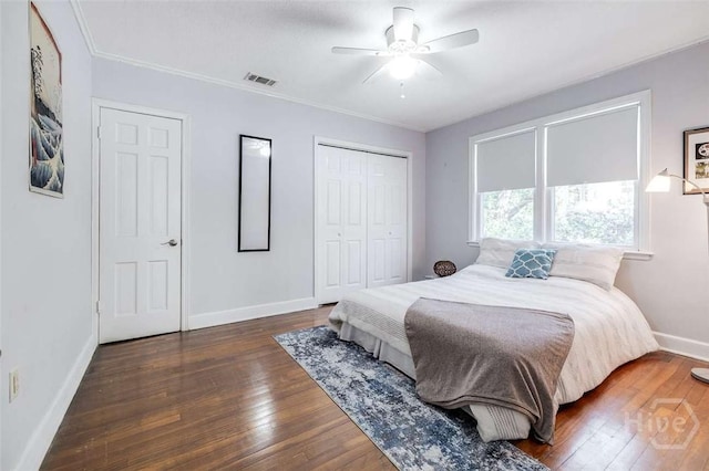 3600 Abercorn St, Savannah, GA 31405 - bedroom featuring baseboards, hardwood / wood-style floors, a closet, ceiling fan, and crown molding