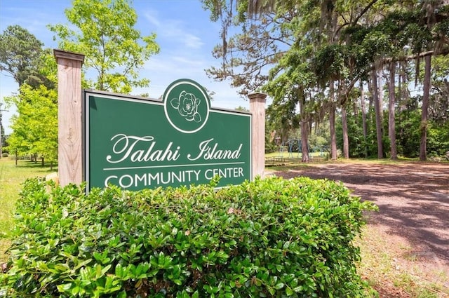 view of community / neighborhood sign