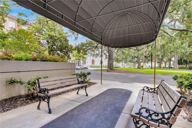 321 Abercorn St Unit 404, Savannah, GA 31401 - view of property's community featuring a patio area