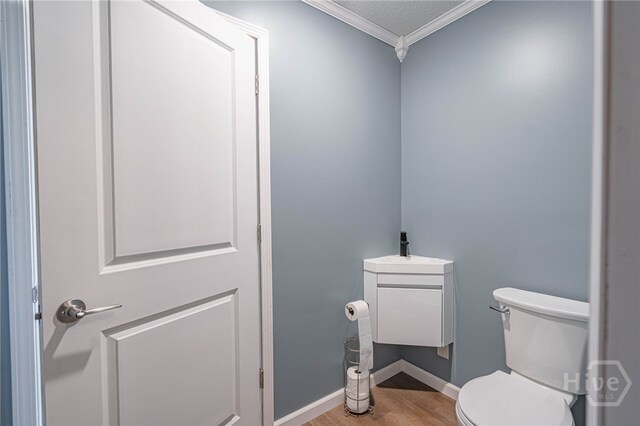 116 Deerfield Dr, Springfield, GA 31329 - bathroom featuring wood finished floors, ornamental molding, toilet, and baseboards