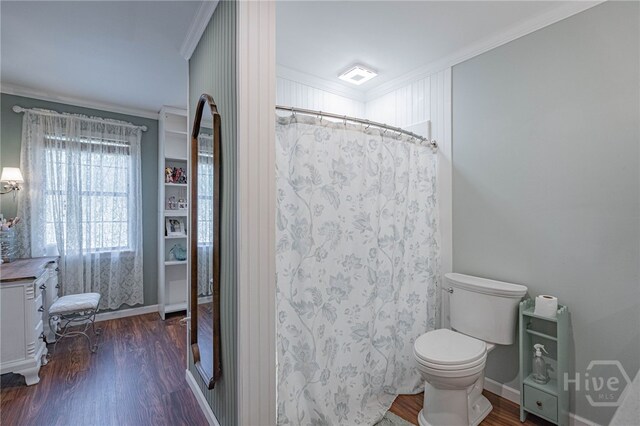 116 Deerfield Dr, Springfield, GA 31329 - full bathroom featuring ornamental molding, wood finished floors, toilet, a shower with shower curtain, and baseboards