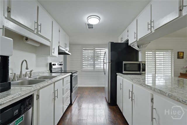 622 Northbrook Rd, Savannah, GA 31419 - kitchen featuring stainless steel appliances, a sink, under cabinet range hood, and white cabinets